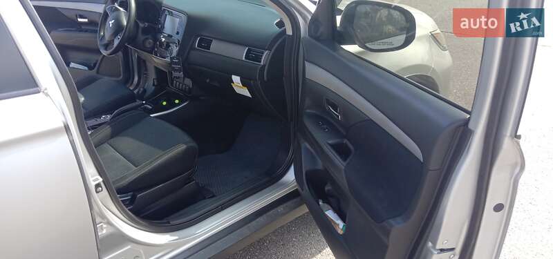 Позашляховик / Кросовер Mitsubishi Outlander 2018 в Києві фото 2 Позашляховик / Кросовер Mitsubishi Outlander 2018 в Києві