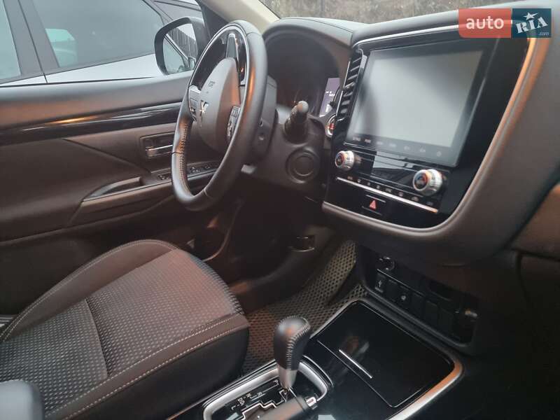 Внедорожник / Кроссовер Mitsubishi Outlander 2020 в Ирпене фото 14 Внедорожник / Кроссовер Mitsubishi Outlander 2020 в Ирпене
