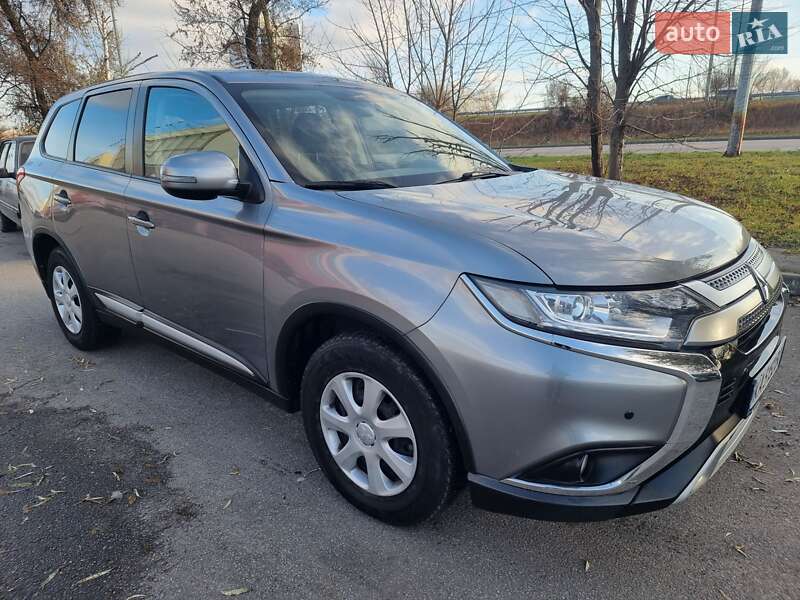 Внедорожник / Кроссовер Mitsubishi Outlander 2020 в Ирпене фото 9 Внедорожник / Кроссовер Mitsubishi Outlander 2020 в Ирпене