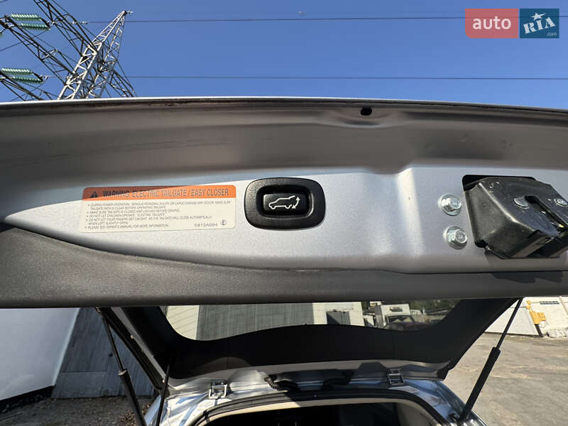 Позашляховик / Кросовер Mitsubishi Outlander 2016 в Києві