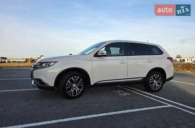 Внедорожник / Кроссовер Mitsubishi Outlander 2017 в Виннице