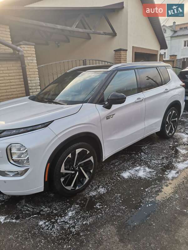 Позашляховик / Кросовер Mitsubishi Outlander 2023 в Полтаві фото 16 Позашляховик / Кросовер Mitsubishi Outlander 2023 в Полтаві