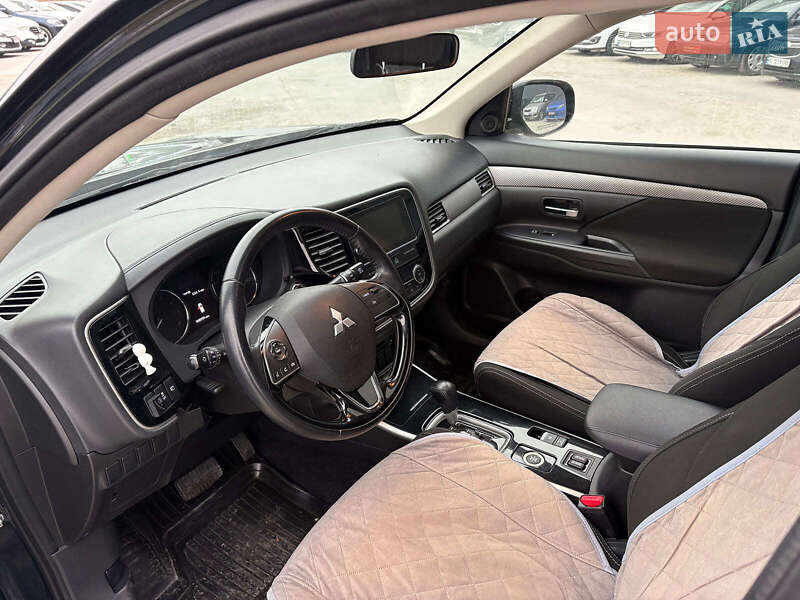 Позашляховик / Кросовер Mitsubishi Outlander 2017 в Львові фото 19 Позашляховик / Кросовер Mitsubishi Outlander 2017 в Львові