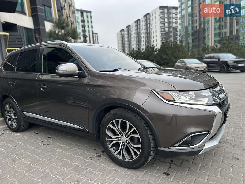 Внедорожник / Кроссовер Mitsubishi Outlander 2016 в Киеве фото 12 Внедорожник / Кроссовер Mitsubishi Outlander 2016 в Киеве