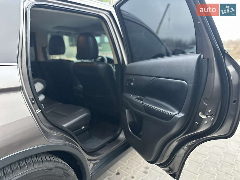 Внедорожник / Кроссовер Mitsubishi Outlander 2016 в Киеве фото 17 Внедорожник / Кроссовер Mitsubishi Outlander 2016 в Киеве