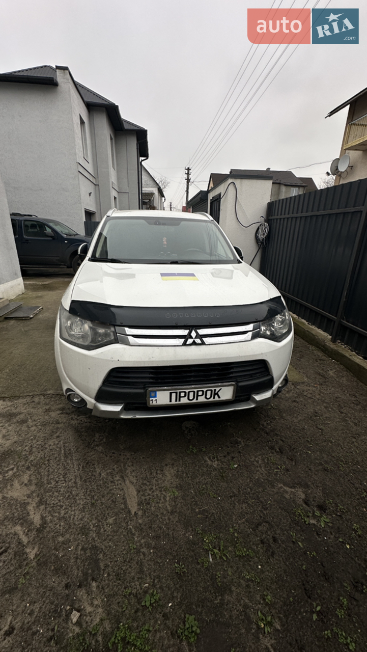 2013 Mitsubishi Outlander - мініатюра 8