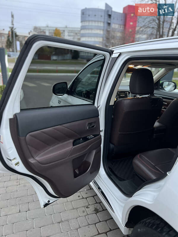 Внедорожник / Кроссовер Mitsubishi Outlander 2018 в Харькове фото 15 Внедорожник / Кроссовер Mitsubishi Outlander 2018 в Харькове