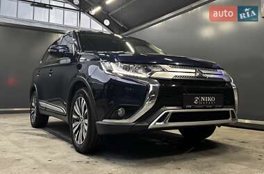 Внедорожник / Кроссовер Mitsubishi Outlander 2021 в Киеве