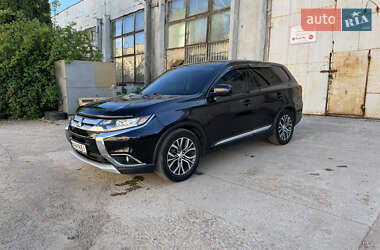 Позашляховик / Кросовер Mitsubishi Outlander 2016 в Кропивницькому
