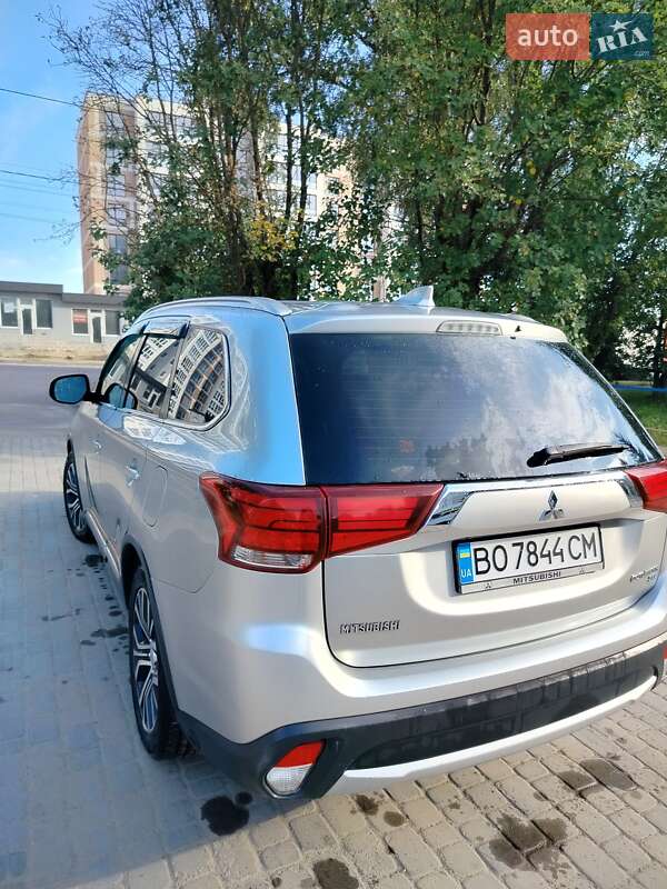 Внедорожник / Кроссовер Mitsubishi Outlander 2018 в Тернополе фото 10 Внедорожник / Кроссовер Mitsubishi Outlander 2018 в Тернополе