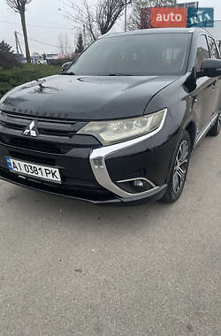 Внедорожник / Кроссовер Mitsubishi Outlander 2015 в Киеве