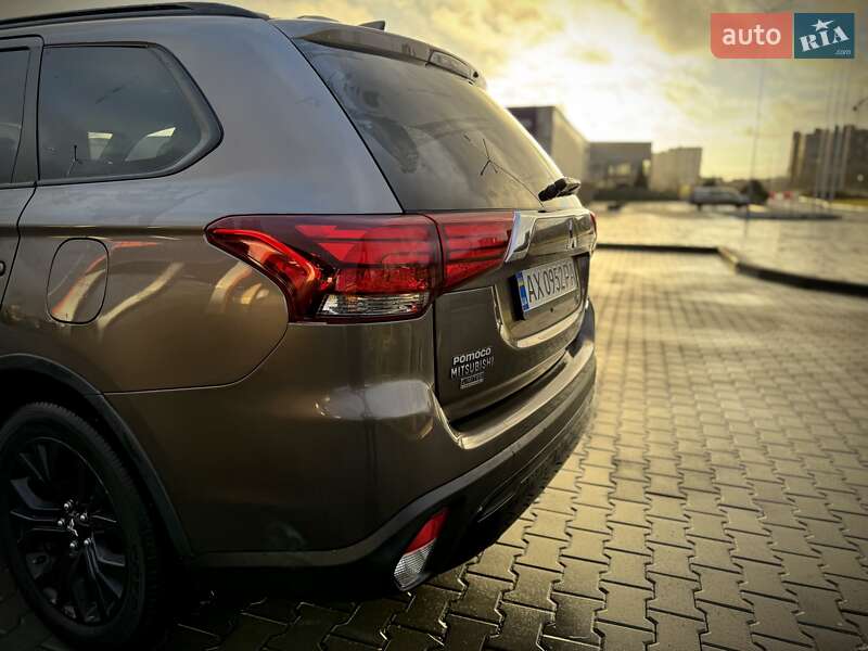 Внедорожник / Кроссовер Mitsubishi Outlander 2018 в Харькове фото 15 Внедорожник / Кроссовер Mitsubishi Outlander 2018 в Харькове