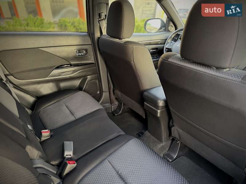 Внедорожник / Кроссовер Mitsubishi Outlander 2018 в Харькове фото 19 Внедорожник / Кроссовер Mitsubishi Outlander 2018 в Харькове