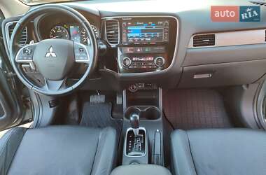 Внедорожник / Кроссовер Mitsubishi Outlander 2013 в Львове