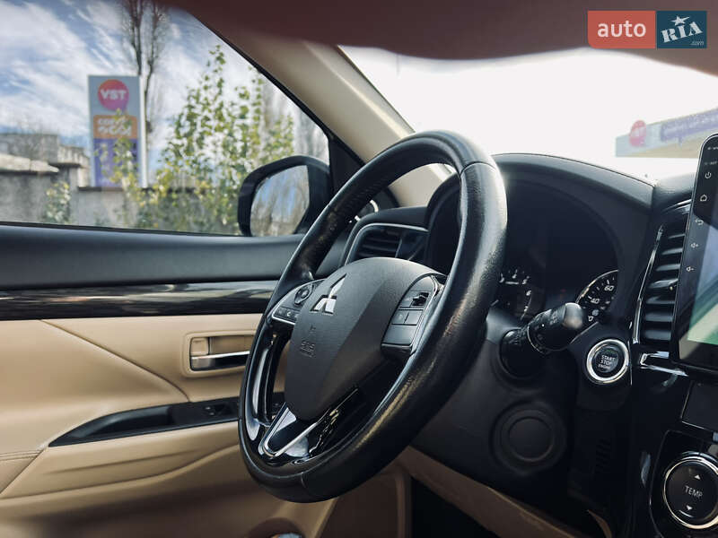 Внедорожник / Кроссовер Mitsubishi Outlander 2015 в Одессе фото 41 Внедорожник / Кроссовер Mitsubishi Outlander 2015 в Одессе