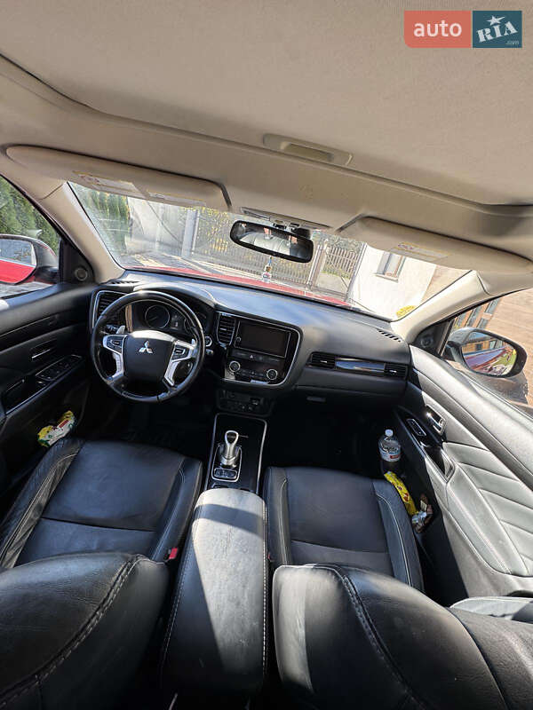 Внедорожник / Кроссовер Mitsubishi Outlander 2017 в Львове