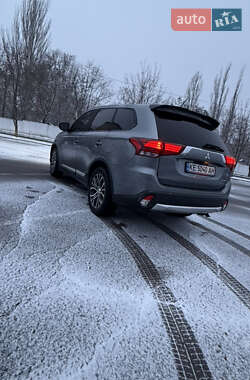 Позашляховик / Кросовер Mitsubishi Outlander 2016 в Кривому Розі