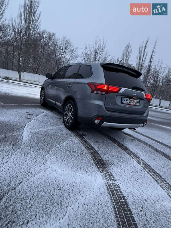 Внедорожник / Кроссовер Mitsubishi Outlander 2016 в Кривом Роге