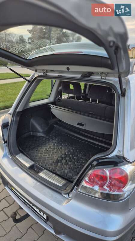 Позашляховик / Кросовер Mitsubishi Outlander 2003 в Ізмаїлі