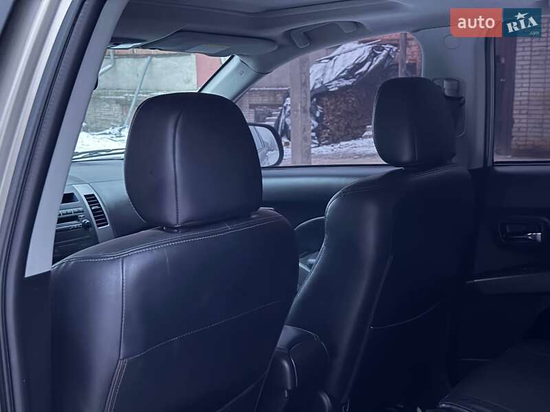 Внедорожник / Кроссовер Mitsubishi Outlander 2007 в Ахтырке