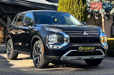 Внедорожник / Кроссовер Mitsubishi Outlander 2023 в Львове