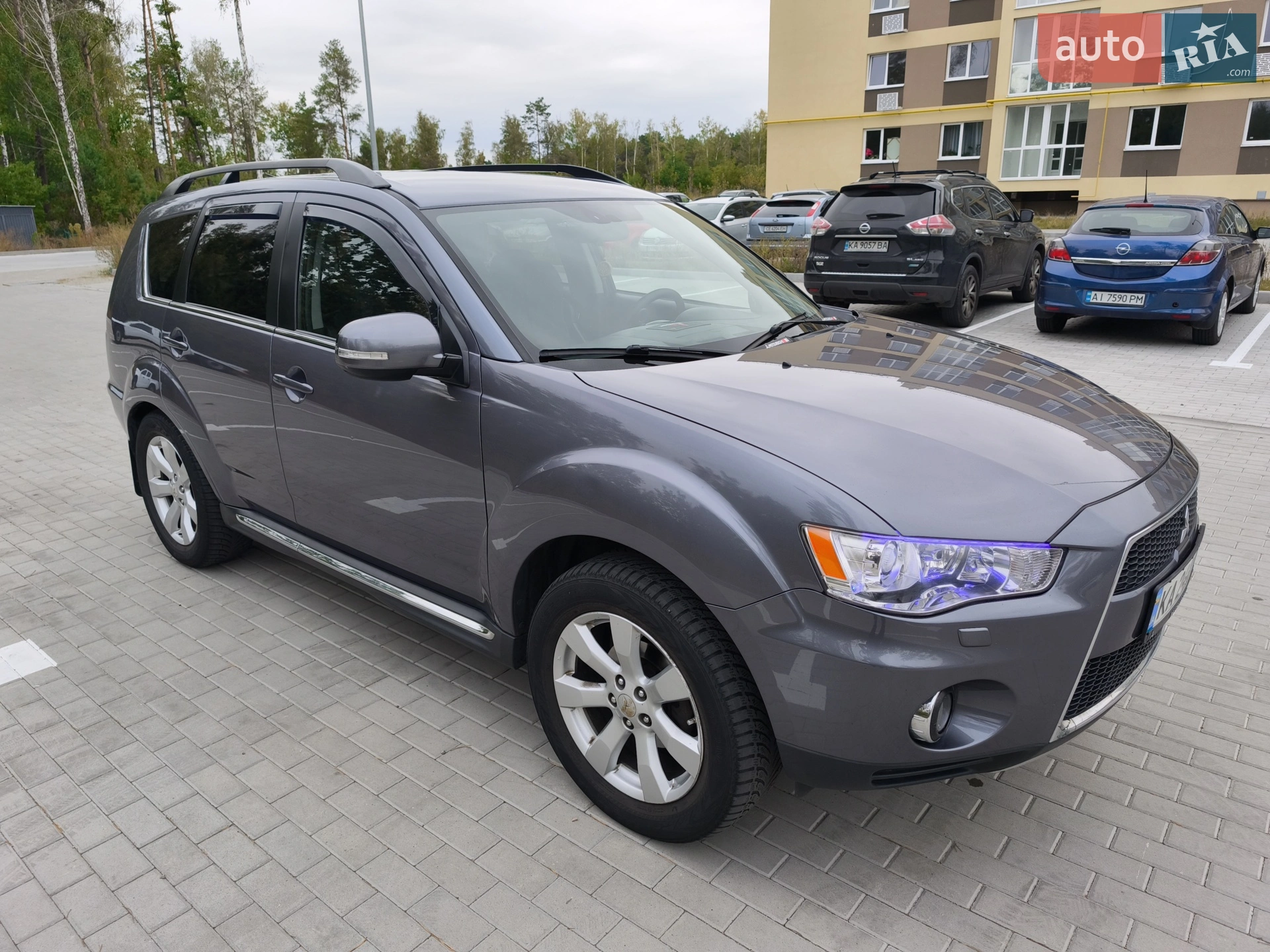 2010 Mitsubishi Outlander - фото 1