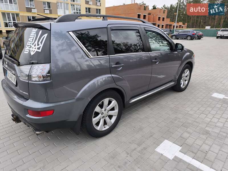 Внедорожник / Кроссовер Mitsubishi Outlander 2010 в Киеве