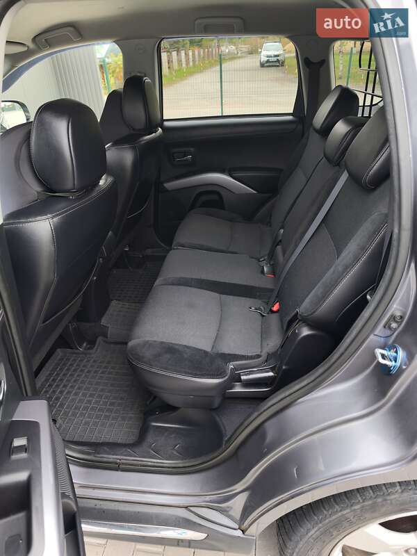 Внедорожник / Кроссовер Mitsubishi Outlander 2010 в Киеве