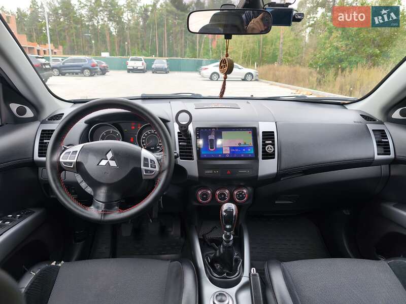 Внедорожник / Кроссовер Mitsubishi Outlander 2010 в Киеве