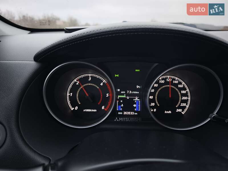 Внедорожник / Кроссовер Mitsubishi Outlander 2010 в Киеве