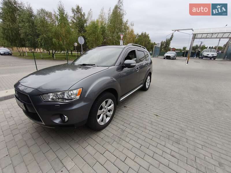 Внедорожник / Кроссовер Mitsubishi Outlander 2010 в Киеве