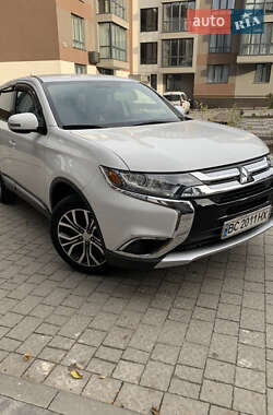 Внедорожник / Кроссовер Mitsubishi Outlander 2015 в Львове