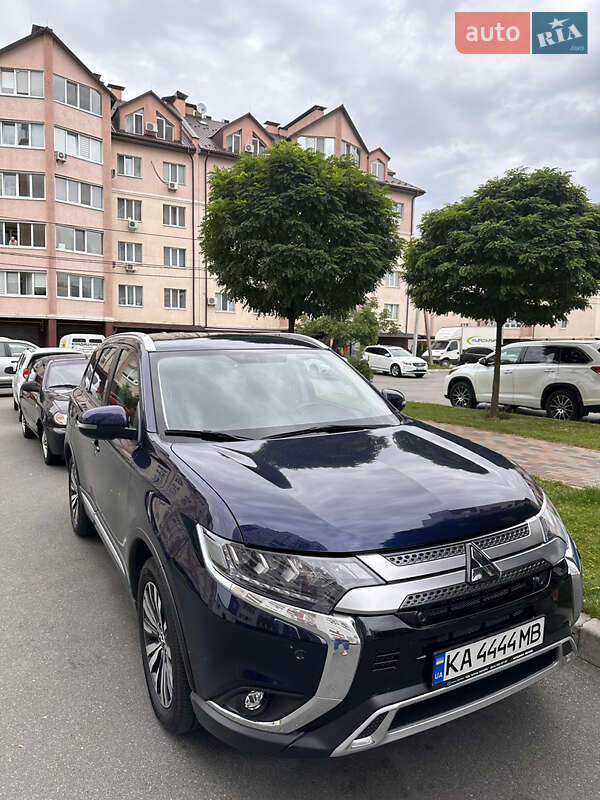 Mitsubishi Outlander 2023