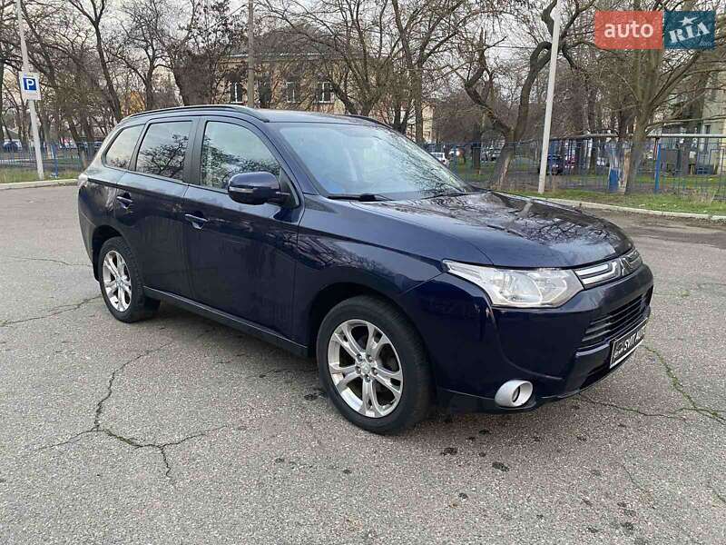 Позашляховик / Кросовер Mitsubishi Outlander 2013 в Миколаєві