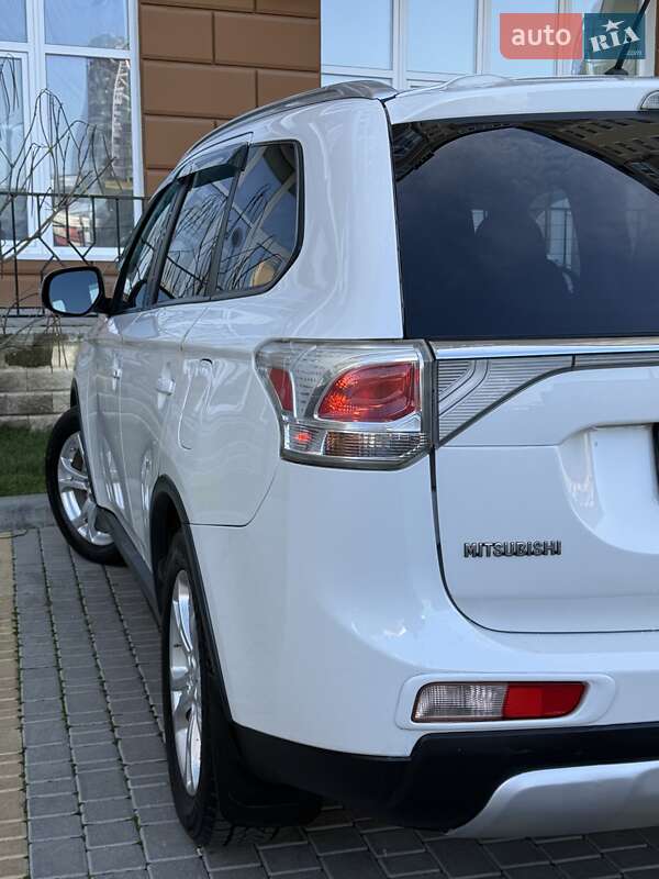 Внедорожник / Кроссовер Mitsubishi Outlander 2014 в Одессе