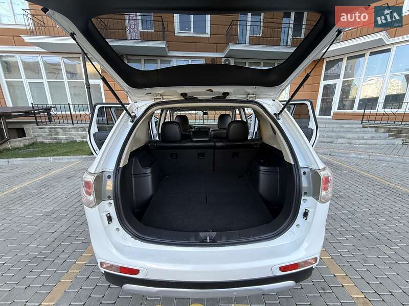 Внедорожник / Кроссовер Mitsubishi Outlander 2014 в Одессе