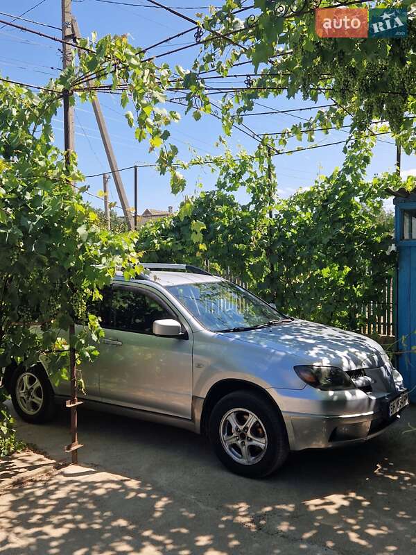 Mitsubishi Outlander 2005