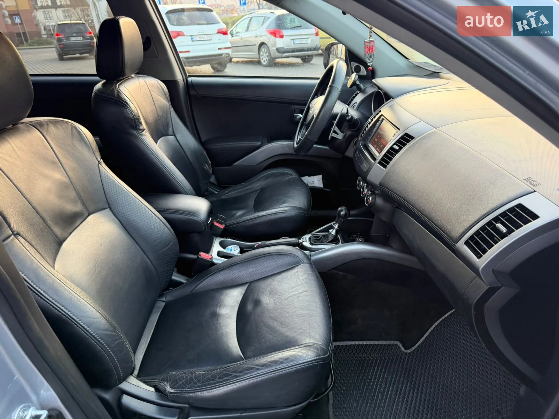 2010 Mitsubishi Outlander - мініатюра 13