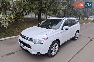 Внедорожник / Кроссовер Mitsubishi Outlander 2014 в Остроге