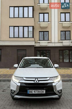 Внедорожник / Кроссовер Mitsubishi Outlander 2017 в Николаеве