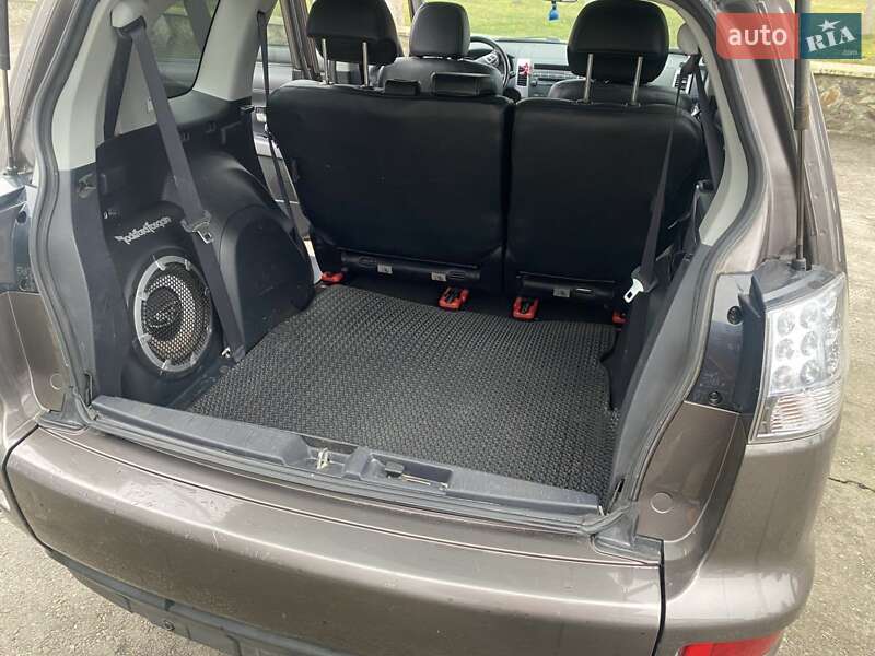 Позашляховик / Кросовер Mitsubishi Outlander 2010 в Сарнах