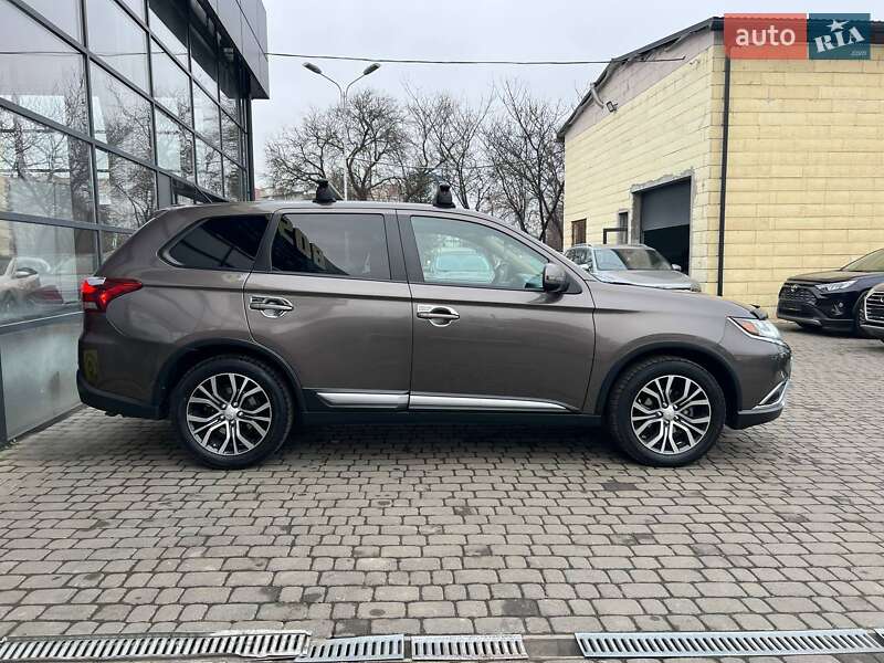 Позашляховик / Кросовер Mitsubishi Outlander 2016 в Івано-Франківську