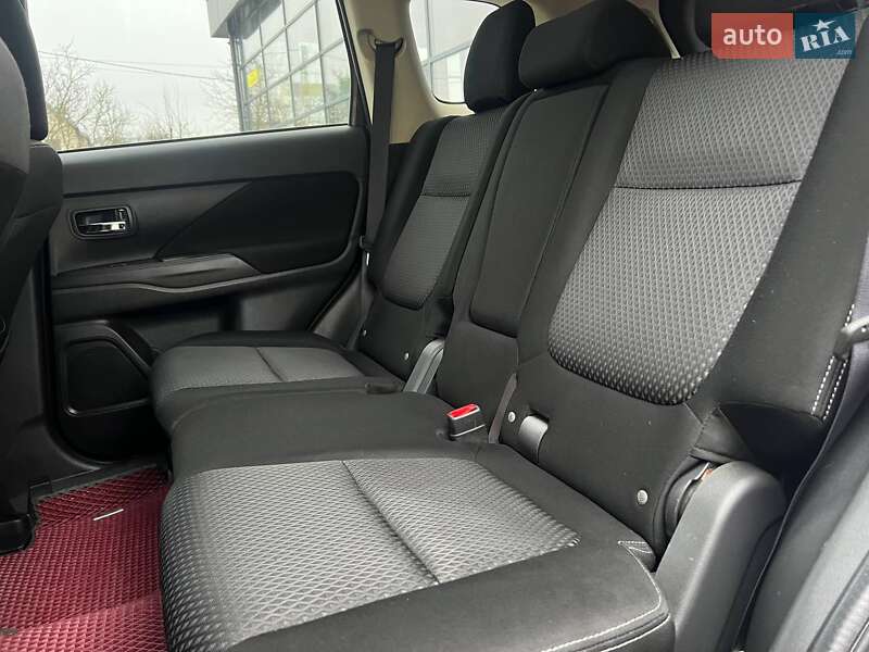 Позашляховик / Кросовер Mitsubishi Outlander 2016 в Івано-Франківську