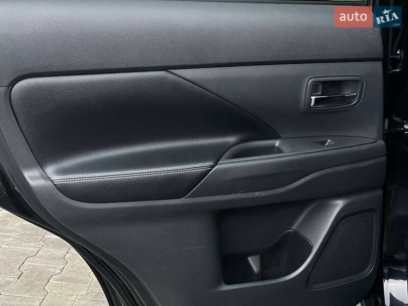 Позашляховик / Кросовер Mitsubishi Outlander 2015 в Києві фото 31 Позашляховик / Кросовер Mitsubishi Outlander 2015 в Києві