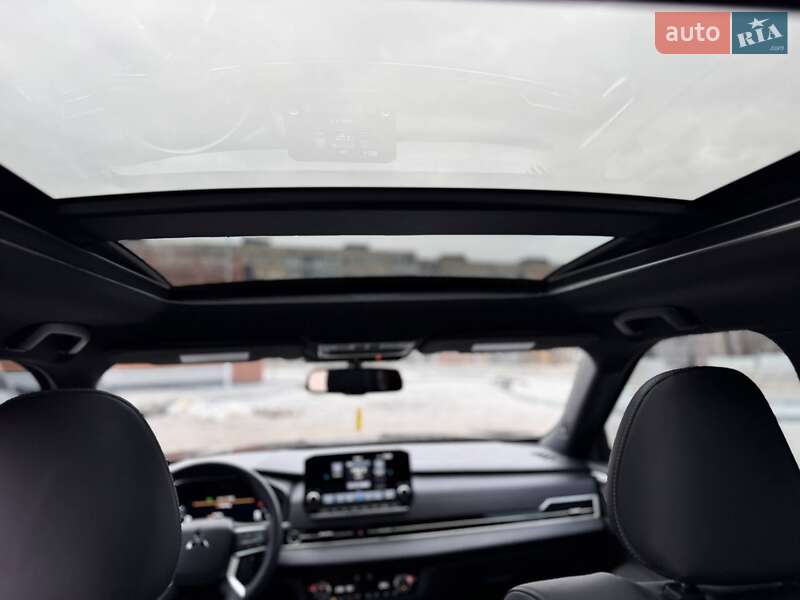 Позашляховик / Кросовер Mitsubishi Outlander 2024 в Кривому Розі