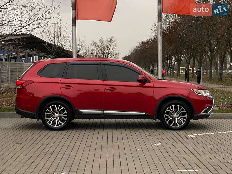 Позашляховик / Кросовер Mitsubishi Outlander 2015 в Дніпрі