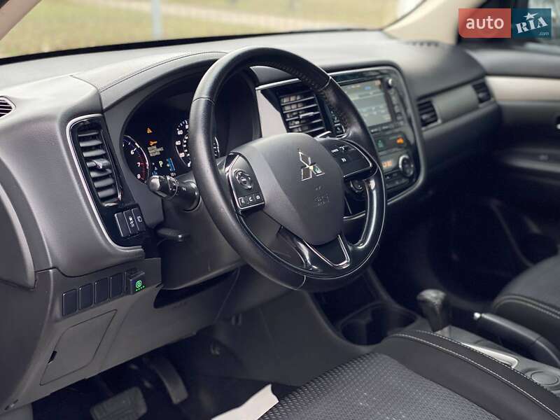 Позашляховик / Кросовер Mitsubishi Outlander 2015 в Дніпрі