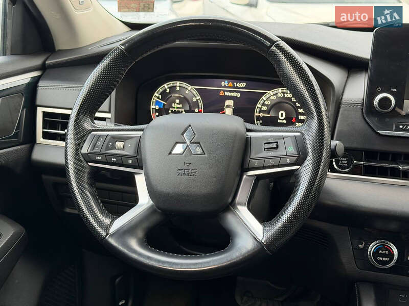 Позашляховик / Кросовер Mitsubishi Outlander 2021 в Харкові
