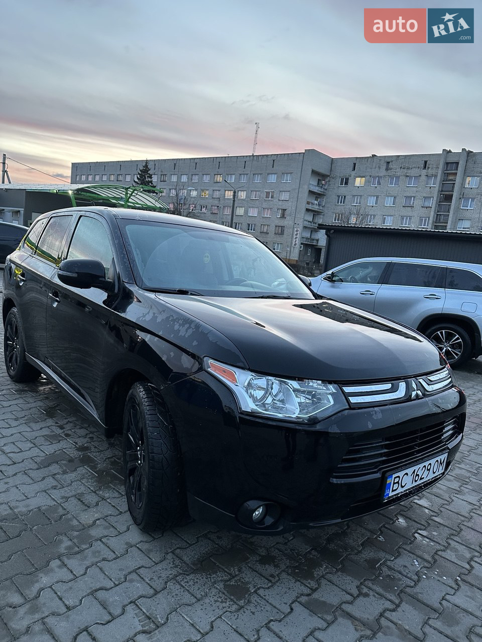 Автомобіль в хорошому стані, гаражне зберігання,  + комплект зимової резини