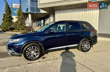 Позашляховик / Кросовер Mitsubishi Outlander 2016 в Чернівцях